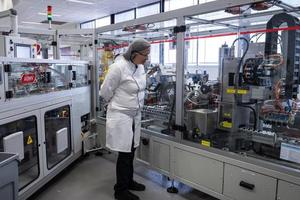 探秘巴黎網紅化妝品生產車間 深受中國女性青睞的制造奧秘