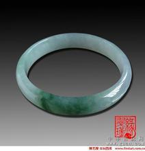 翡翠手鐲拍賣價(jià)格過千萬，收藏與投資價(jià)值持續(xù)攀升